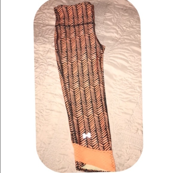 NWOT Under Armour Fly By Crop Legging - Picture 5 of 8